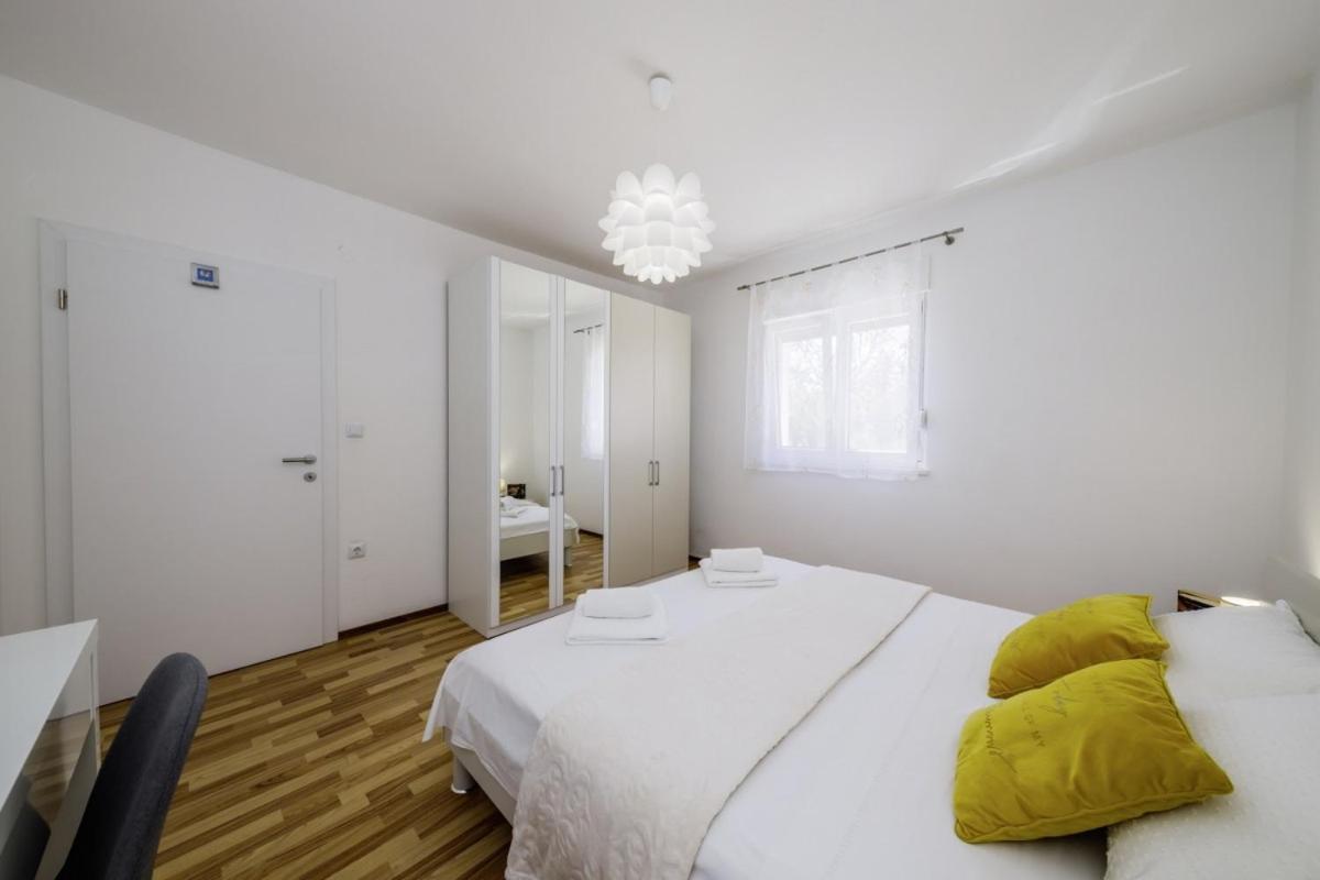 Ani In Trogir * Mittel-Dalmatien Hotell Donji Seget Exteriör bild
