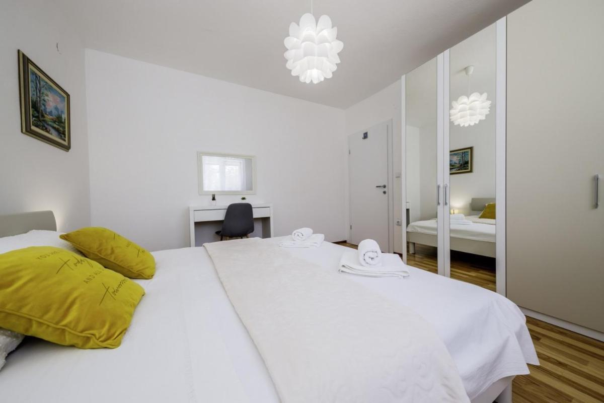 Ani In Trogir * Mittel-Dalmatien Hotell Donji Seget Exteriör bild